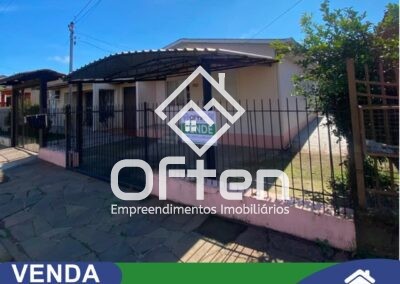 VENDA – CASA COM TRÊS DORMITÓRIOS E AMPLO TERRENO